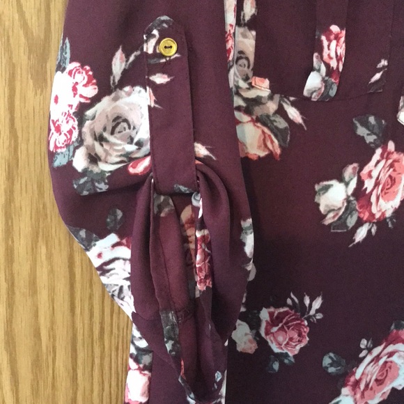 3 quarter sleeve floral blouse - Picture 5 of 7